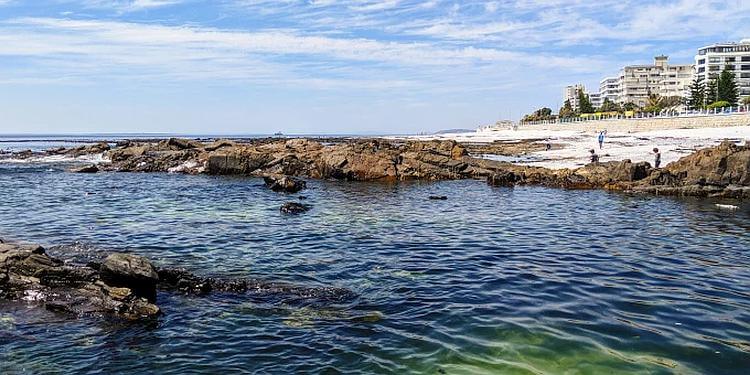 broken baths beach 750x375 1